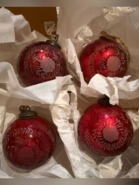 New Set of 4 Pottery Barn Etched Mercury Glass Christmas Tree Ornaments, Red, 4”